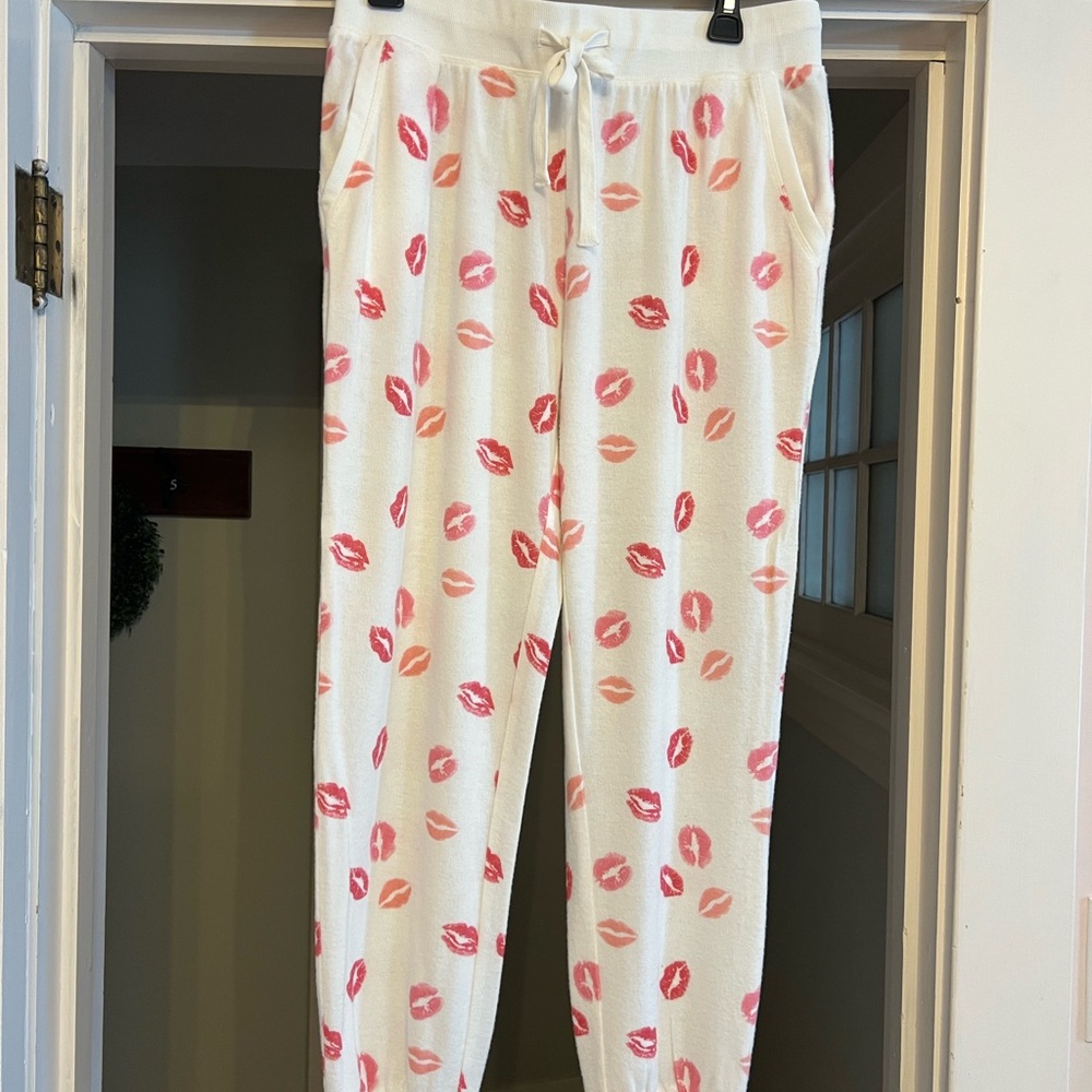 Z Supply White Pants with Pink Lip Print